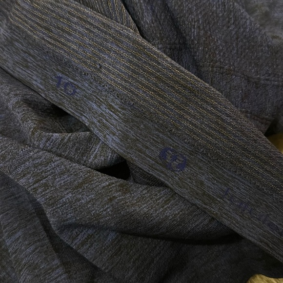 Lululemon sz 10 dark blue swiftly tech long sleeve with thumb holes great cond - Picture 8 of 8